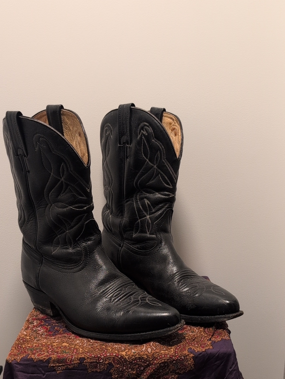 Boulet Black Leather Western Cowboy Boots with Embroidered Stitching